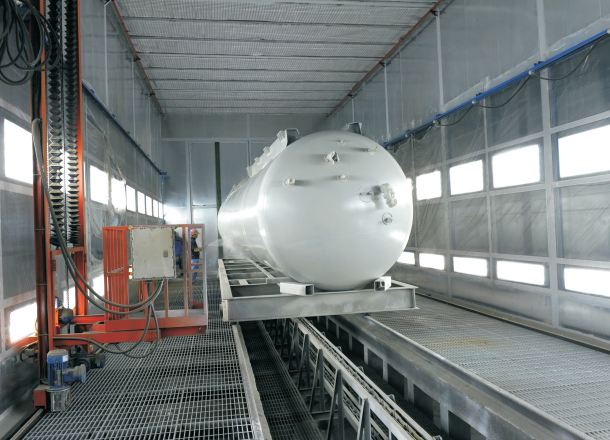 Surface chain flat car conveyor coating line
