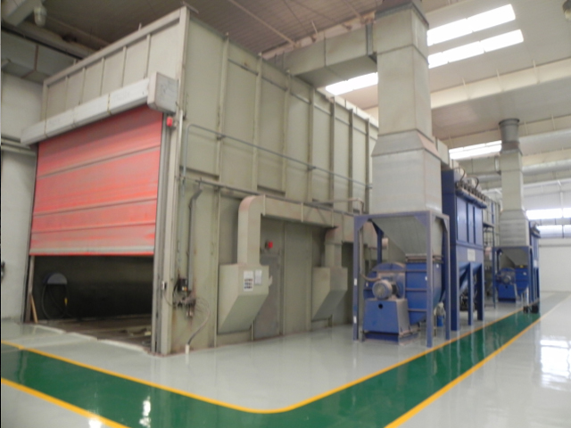 Honeycomb type wind circulation sandblasting room